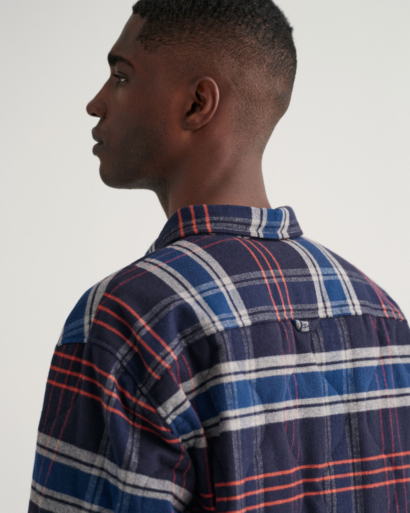 Tikattu flanellikankainen päällyspaita