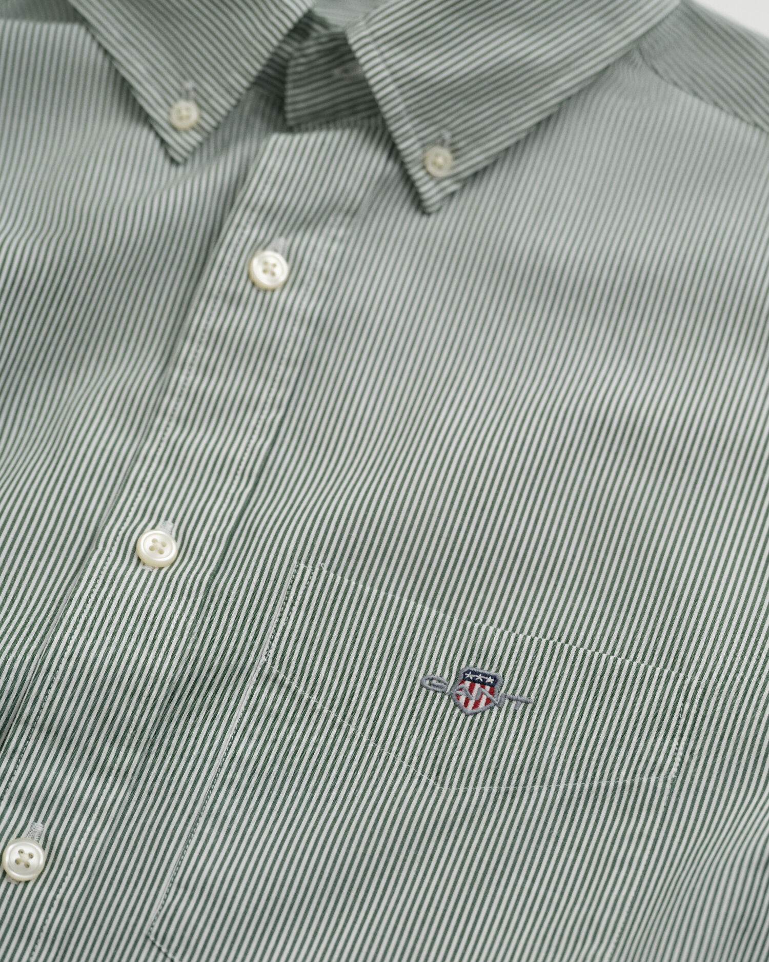 Pystyraidallinen klassinen popliinipaita