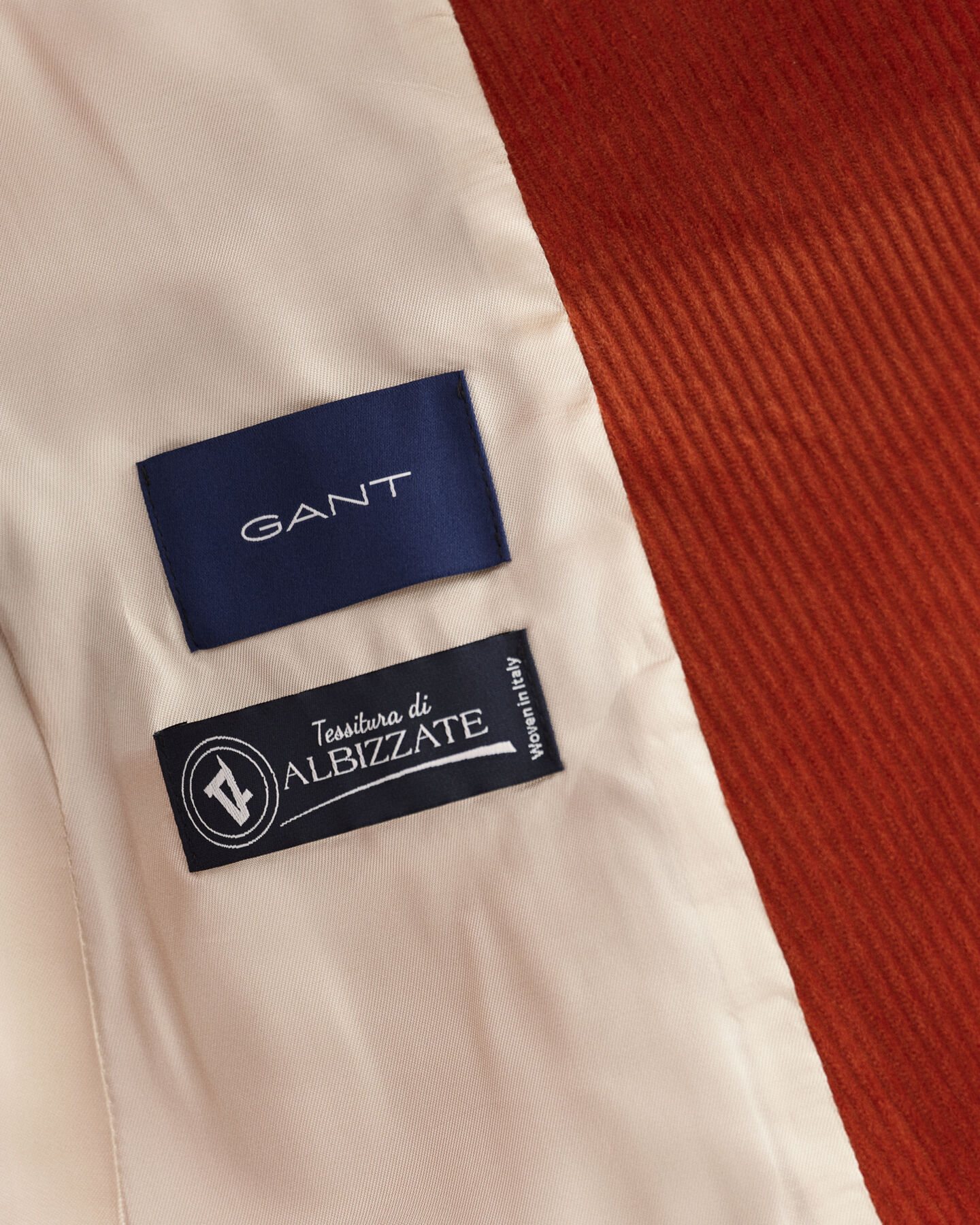 Slim fit ‑mitoitettu vakosamettibleiseri