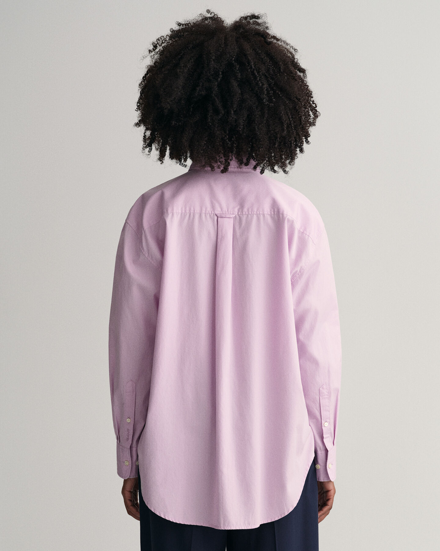 Relaxed fit ‑mitoitettu popliinipaita