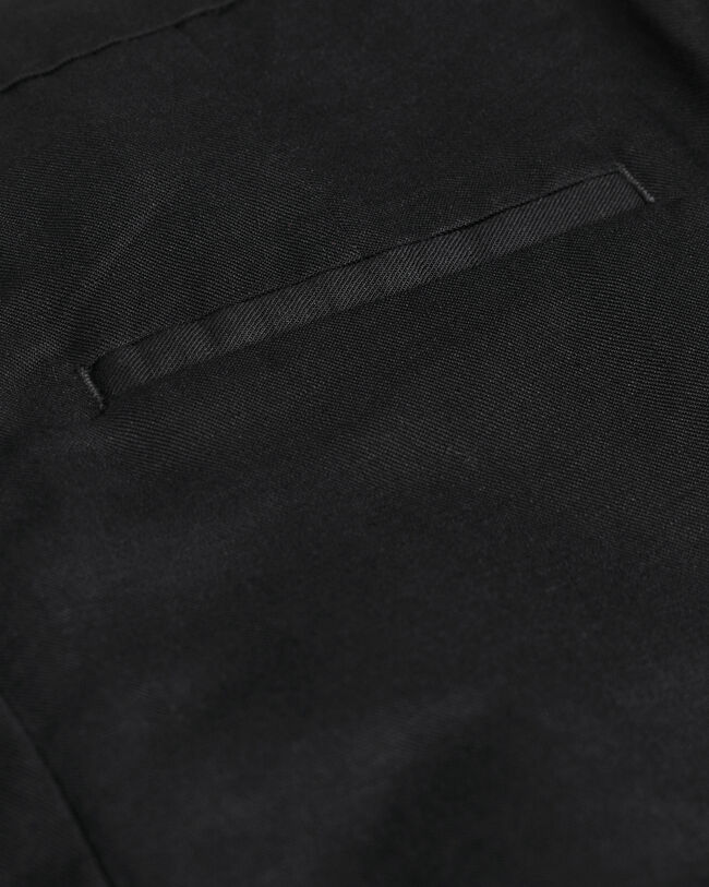 Hyvin istuvat pellavashortsit