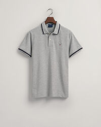 Kalanruotokuvioisilla raidoilla tyylitelty pikeepaita