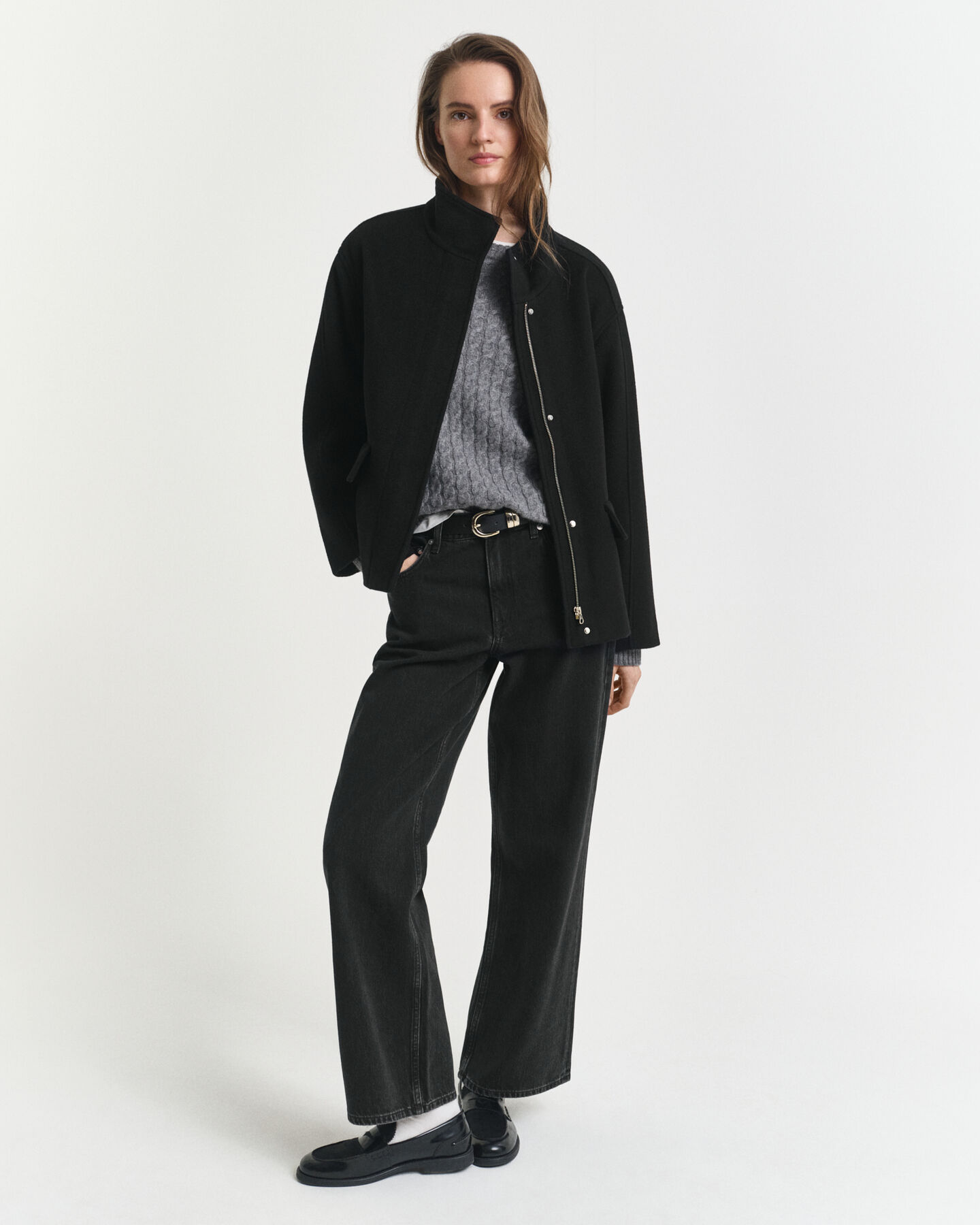 Lyhyt vetoketjullinen villakangastakki