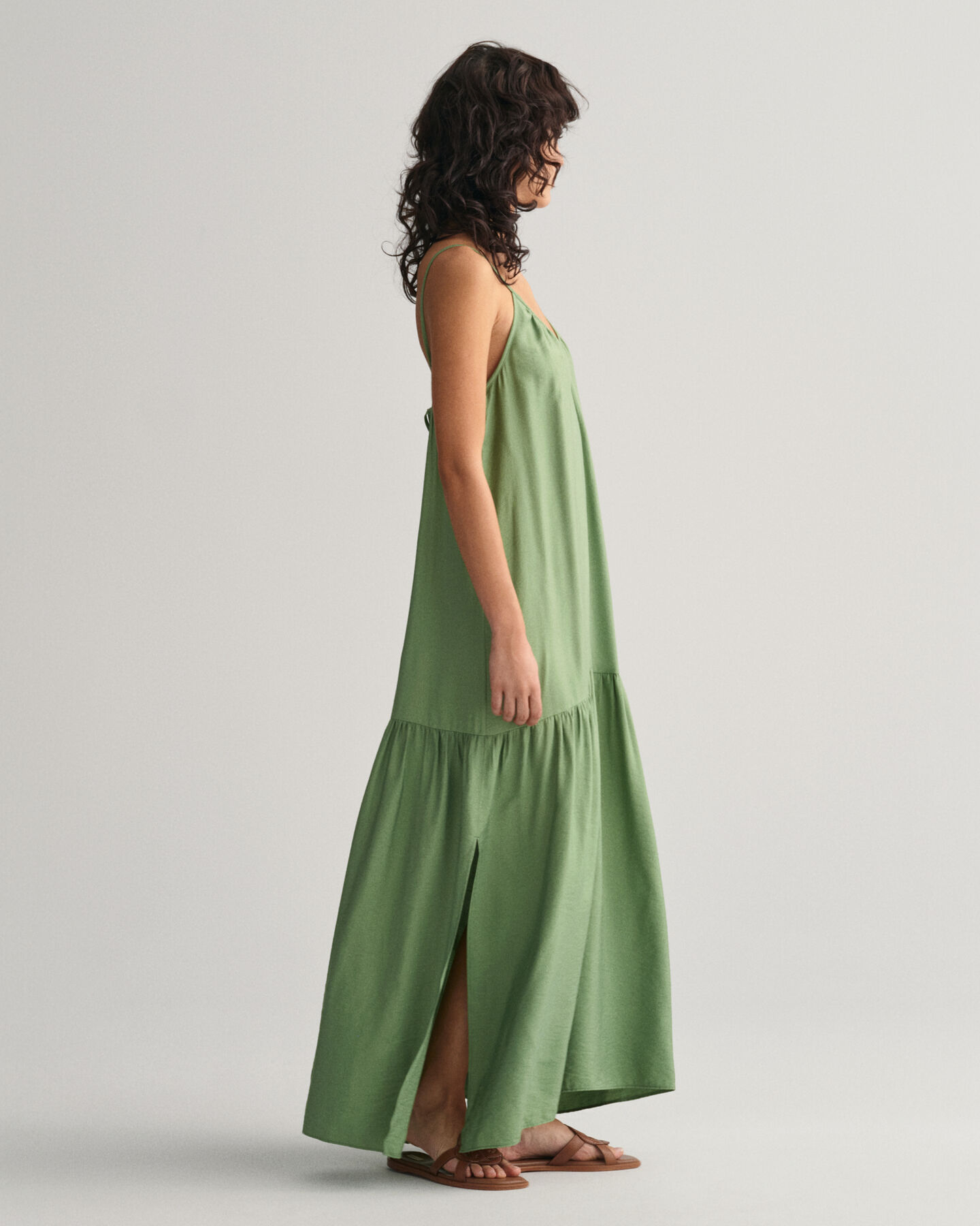 Spagettiolkaiminen maksimekko