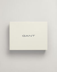 Shield-pipo ja -huivi lahjapakkauksessa