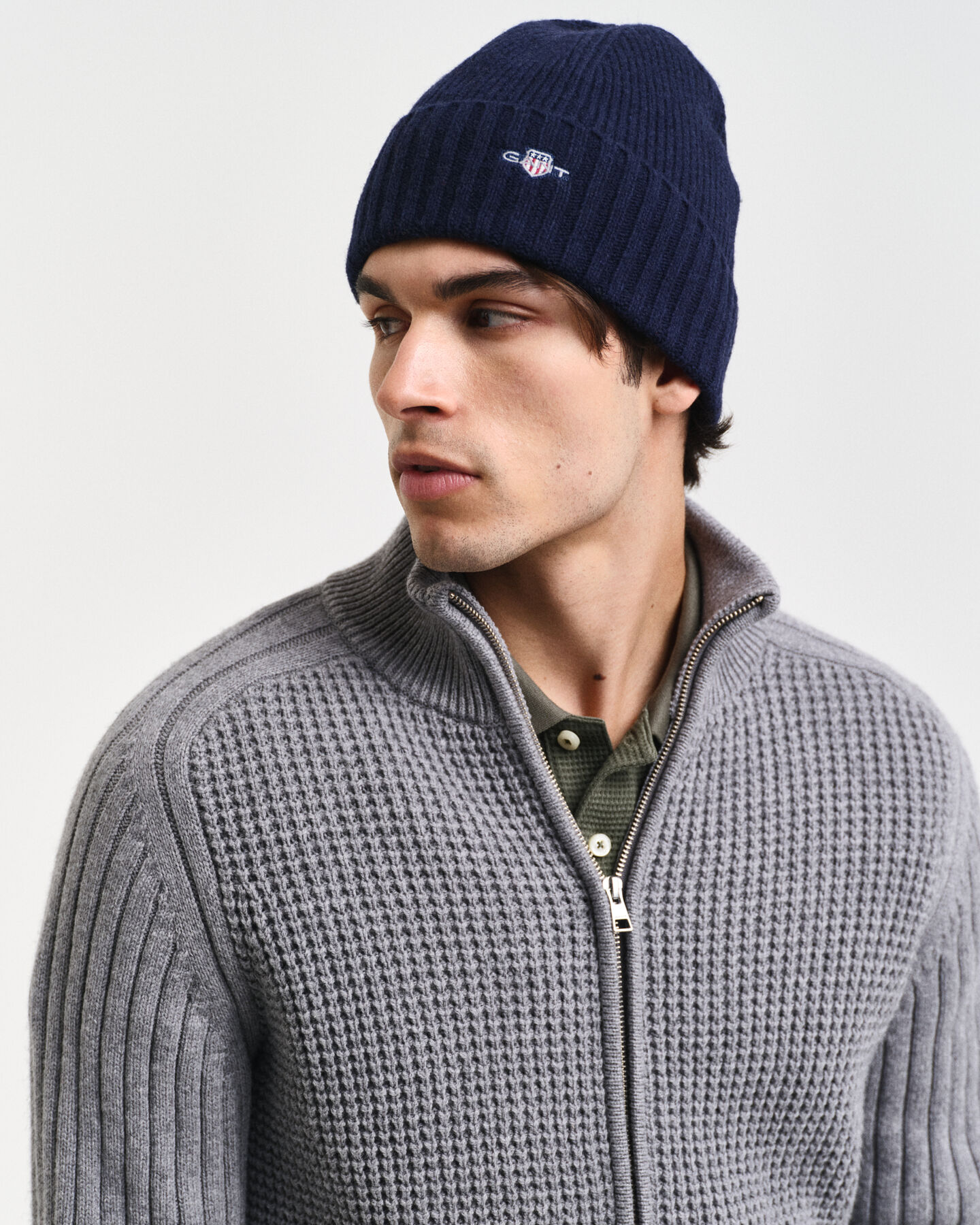 Kohopintainen vetoketjullinen neuletakki villasekoitetta