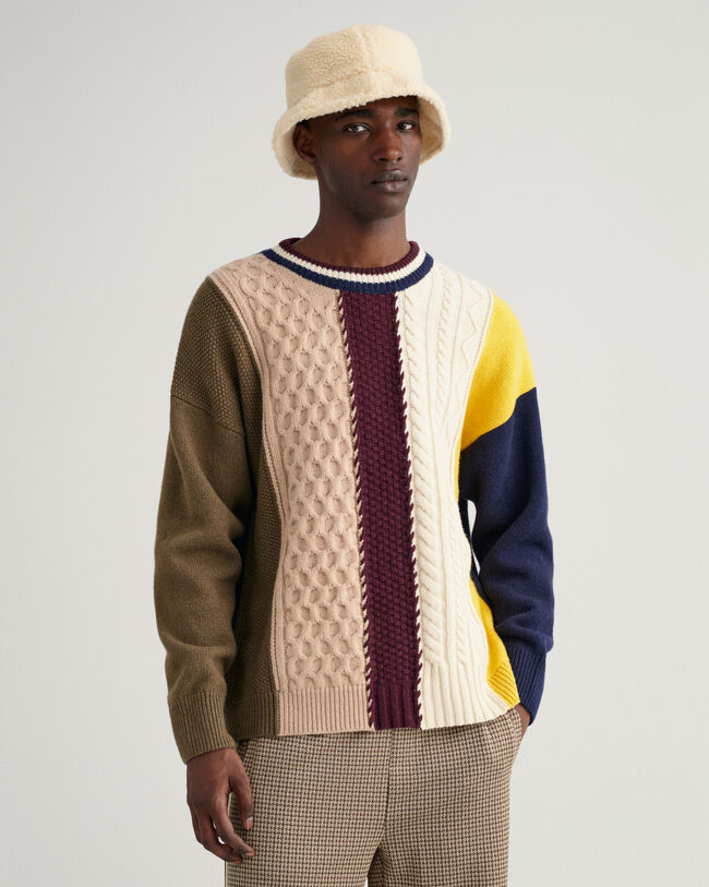 Tilkkutyylinen palmikkoneulepusero, pyöreä pääntie