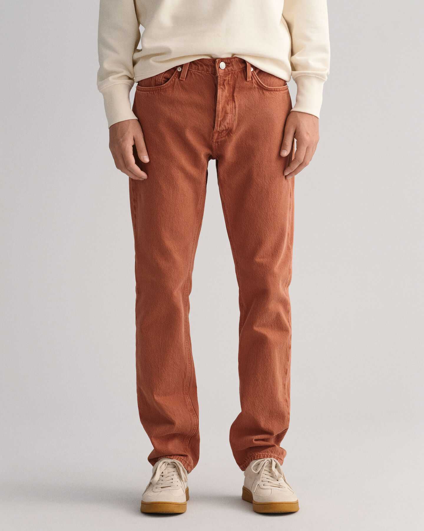 V&auml;rilliset regular fit ‑mitoitetut Arley-farkut