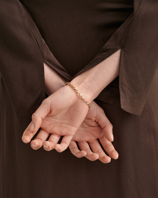 Maksimekko avoimella selkäosalla