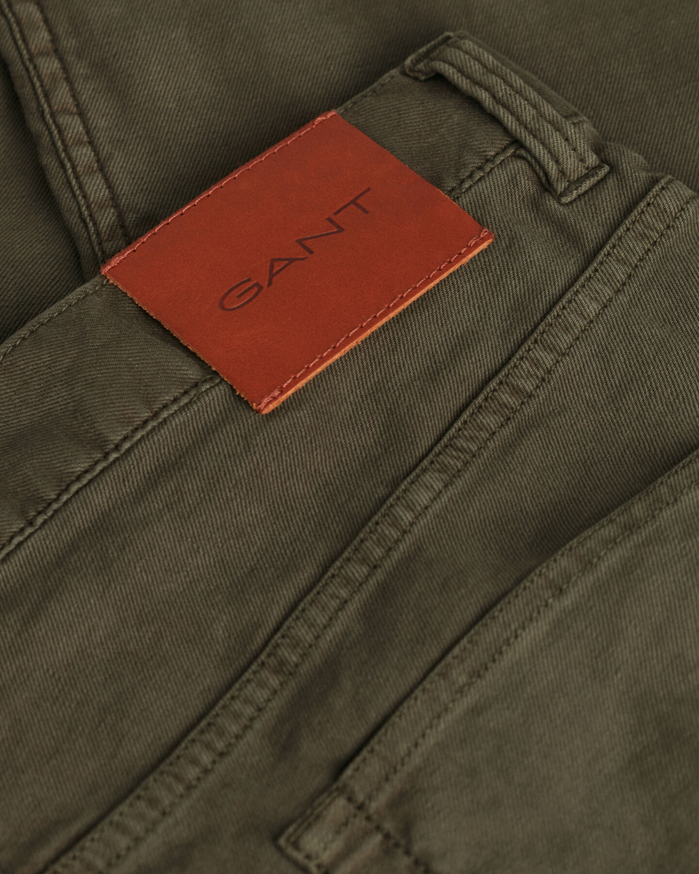 Slim&nbsp;fit ‑mitoitetut puuvilla-pellavafarkut