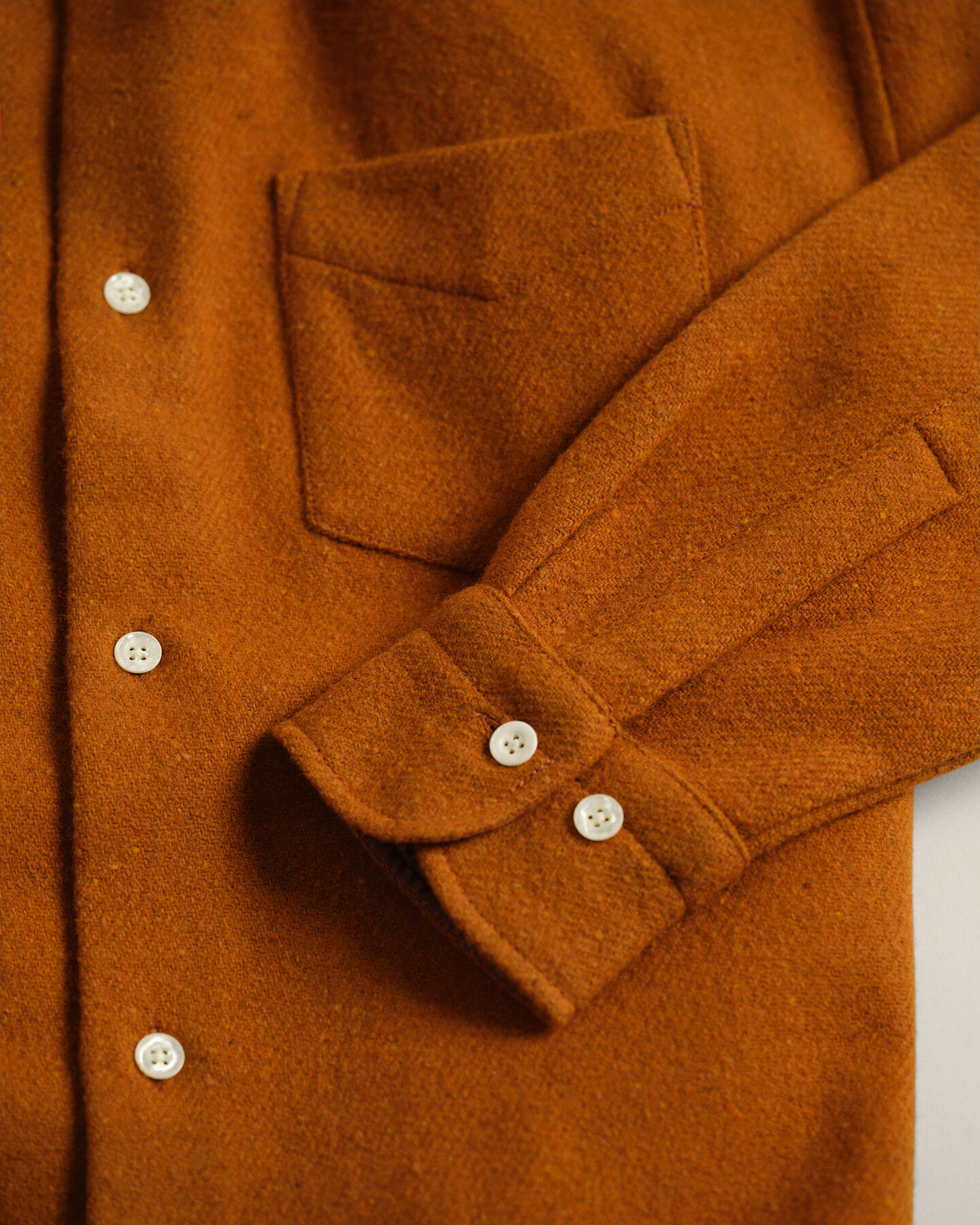 Wrangler x GANT ‑malliston relaxed fit ‑mitoitettu villakangaspaita