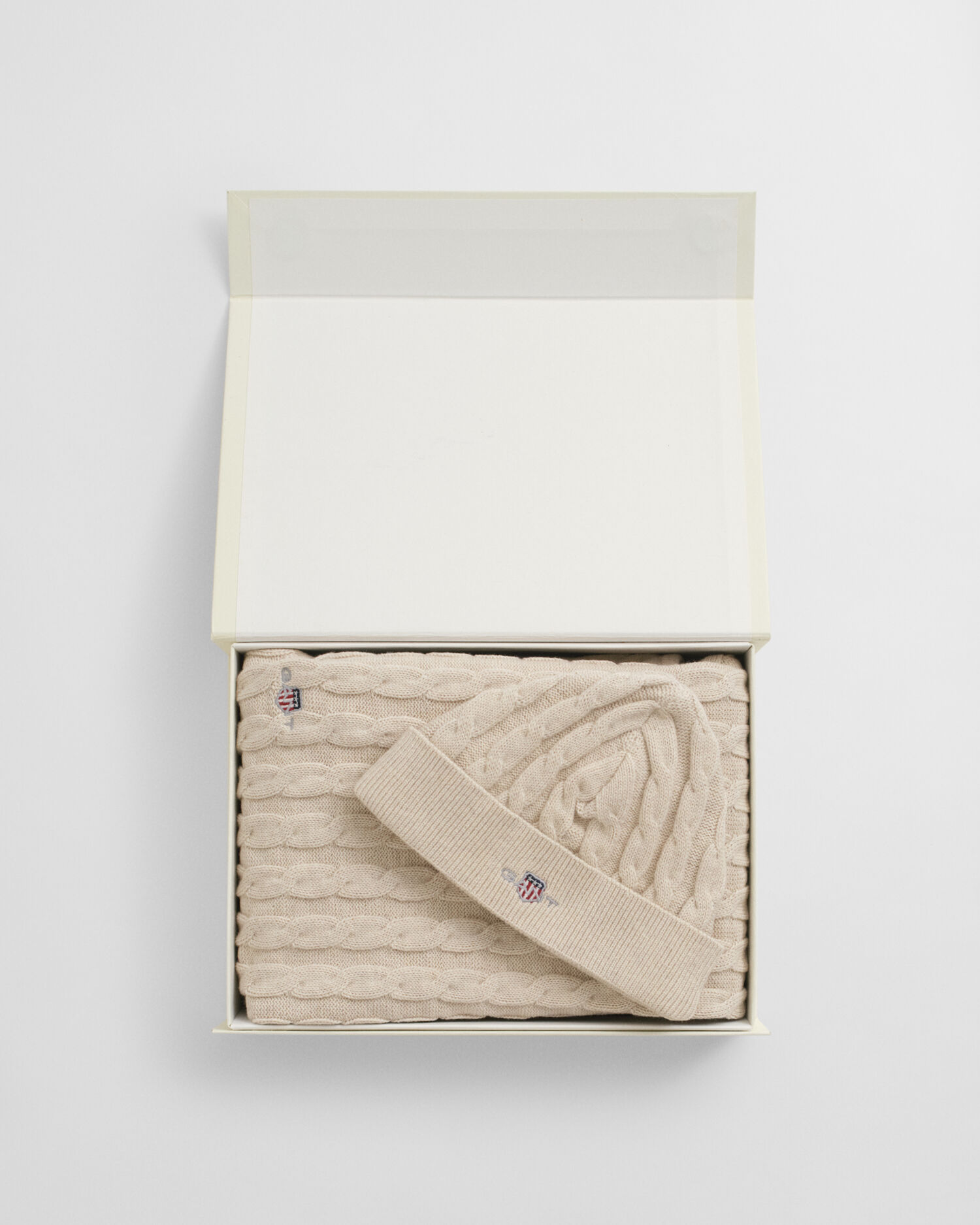 Baby-malliston viltti ja pipo lahjapakkauksessa