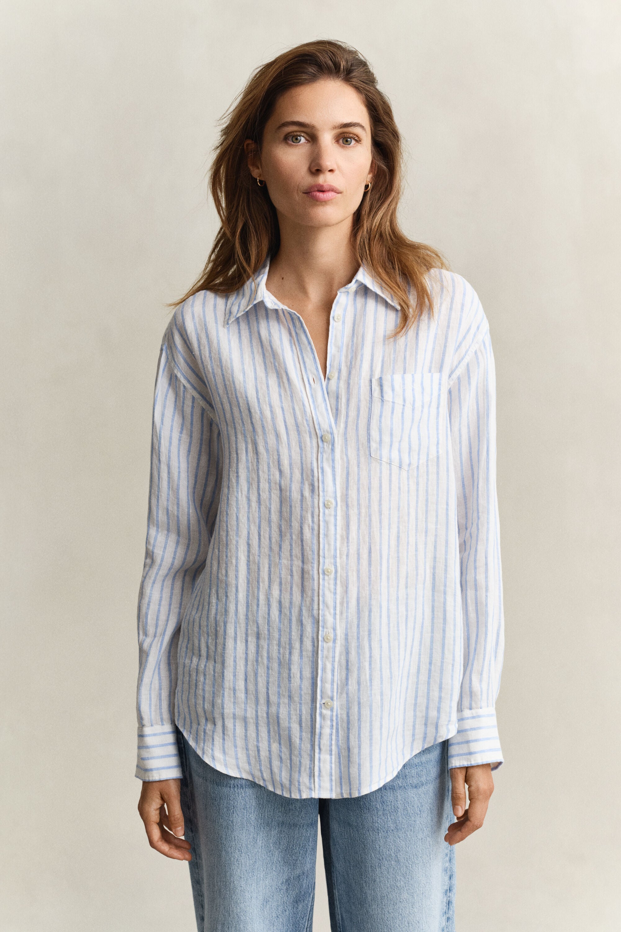Relaxed fit ‑mitoitettu raidallinen pellavapaita