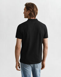 Kontrastivärinen pikeepaita