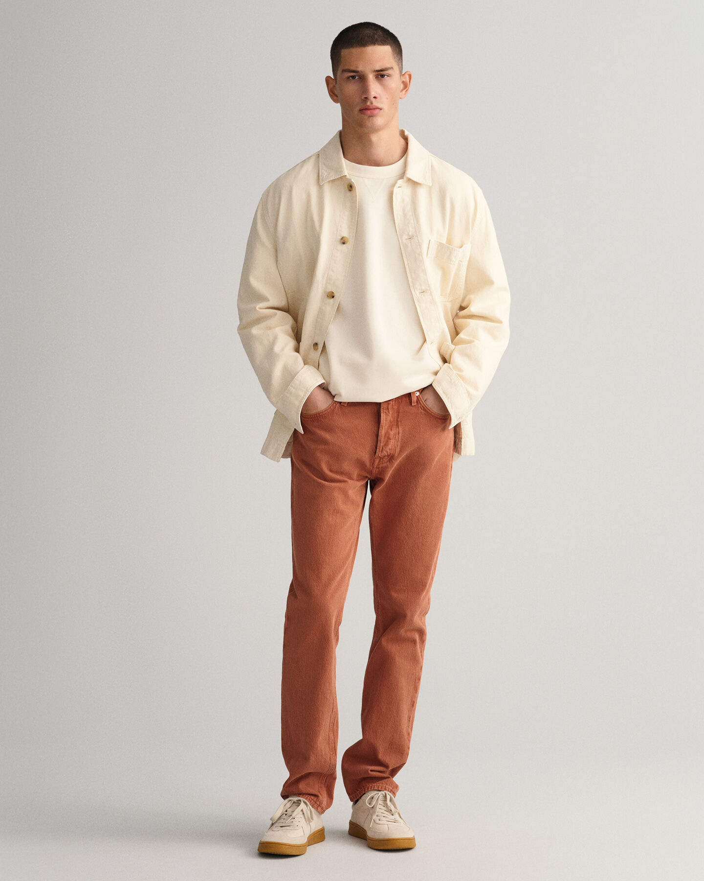 V&auml;rilliset regular fit ‑mitoitetut Arley-farkut