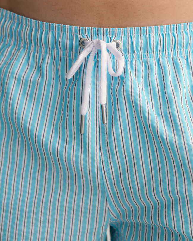 Classic&nbsp;fit ‑mitoitetut seersucker-pintaiset uimashortsit