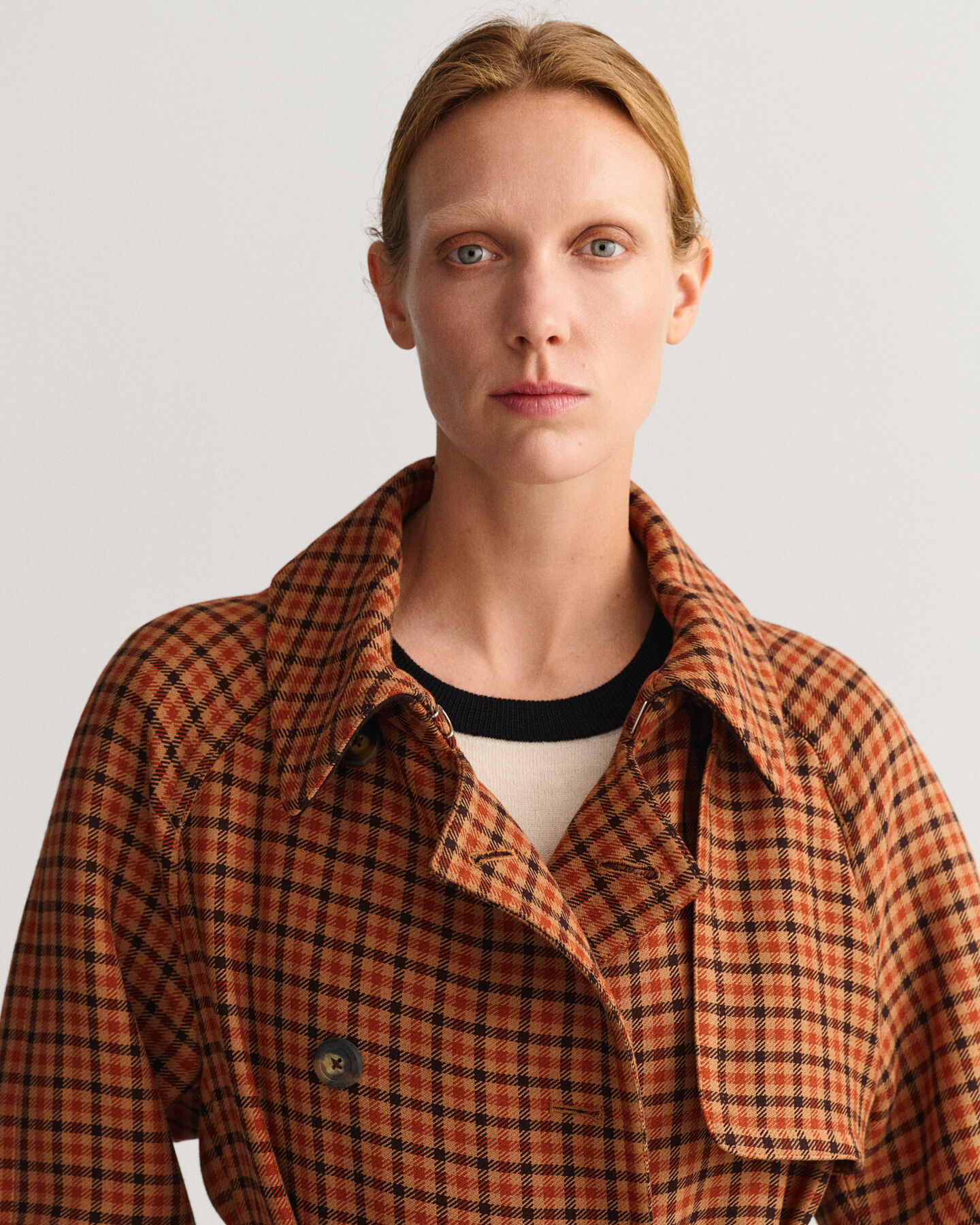 Ruudullinen trenssitakki