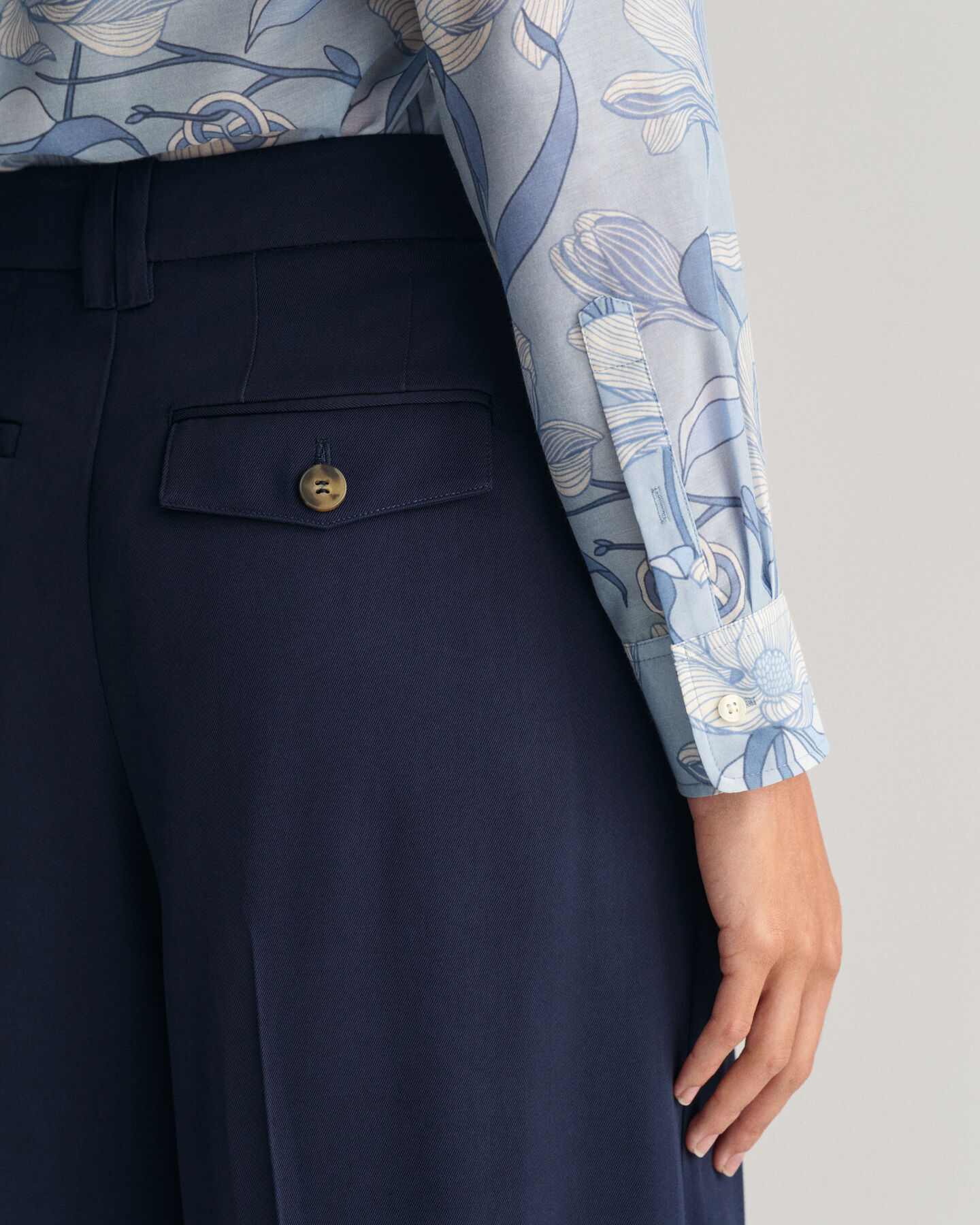 Regular fit ‑mitoitettu Magnolia-puuvilla-silkkipaita