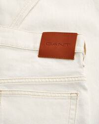 Loose fit ‑mitoitetut valkoiset farkut