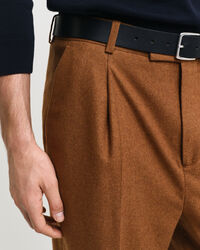 Relaxed fit ‑mitoitetut villaflanelliset puvunhousut