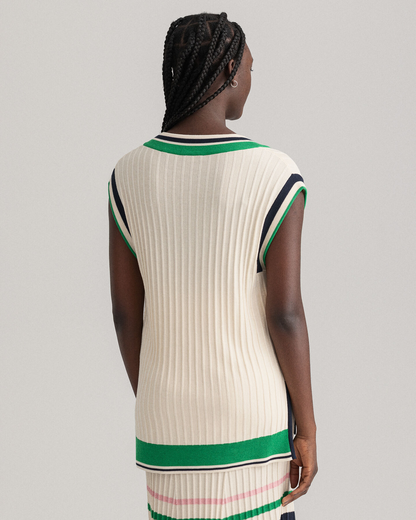 Raidallinen ribbineuleliivi