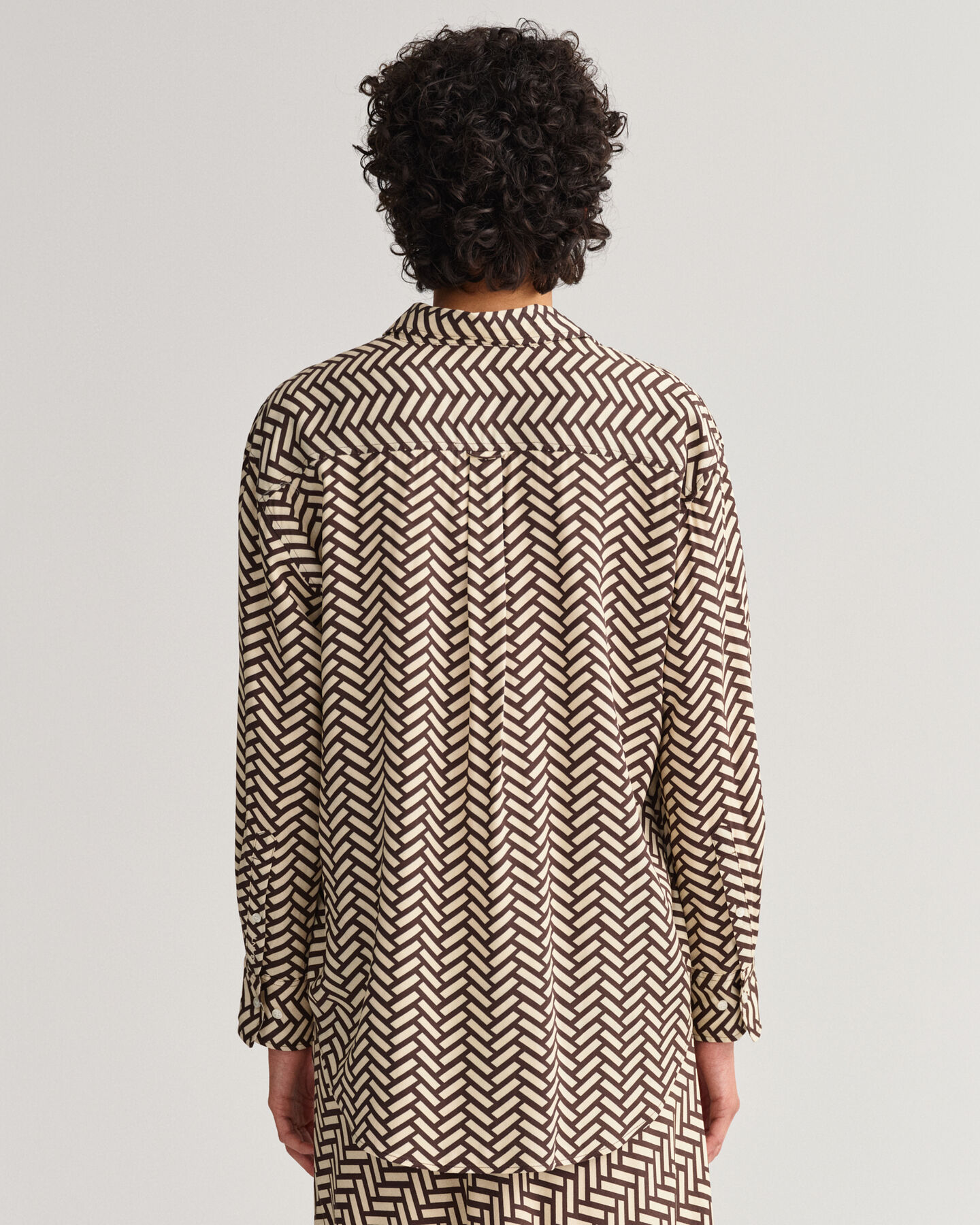 Relaxed fit ‑mitoitettu Geometric-paita