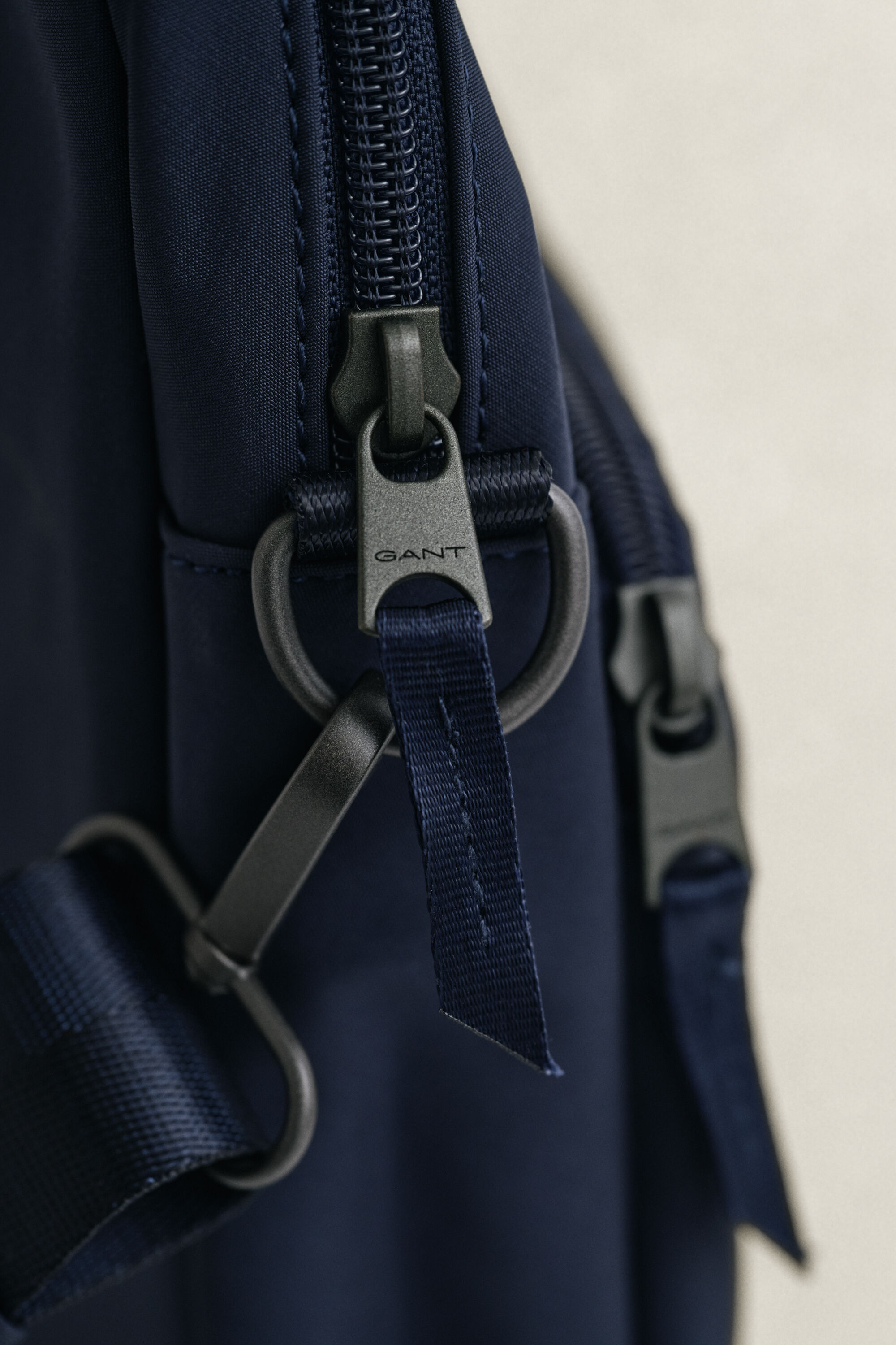 Essential-tietokonelaukku