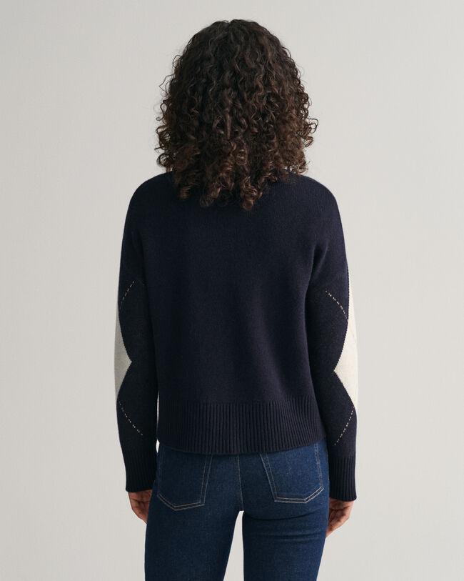 Ohut Argyle-neulepusero, jossa pyöreä pääntie