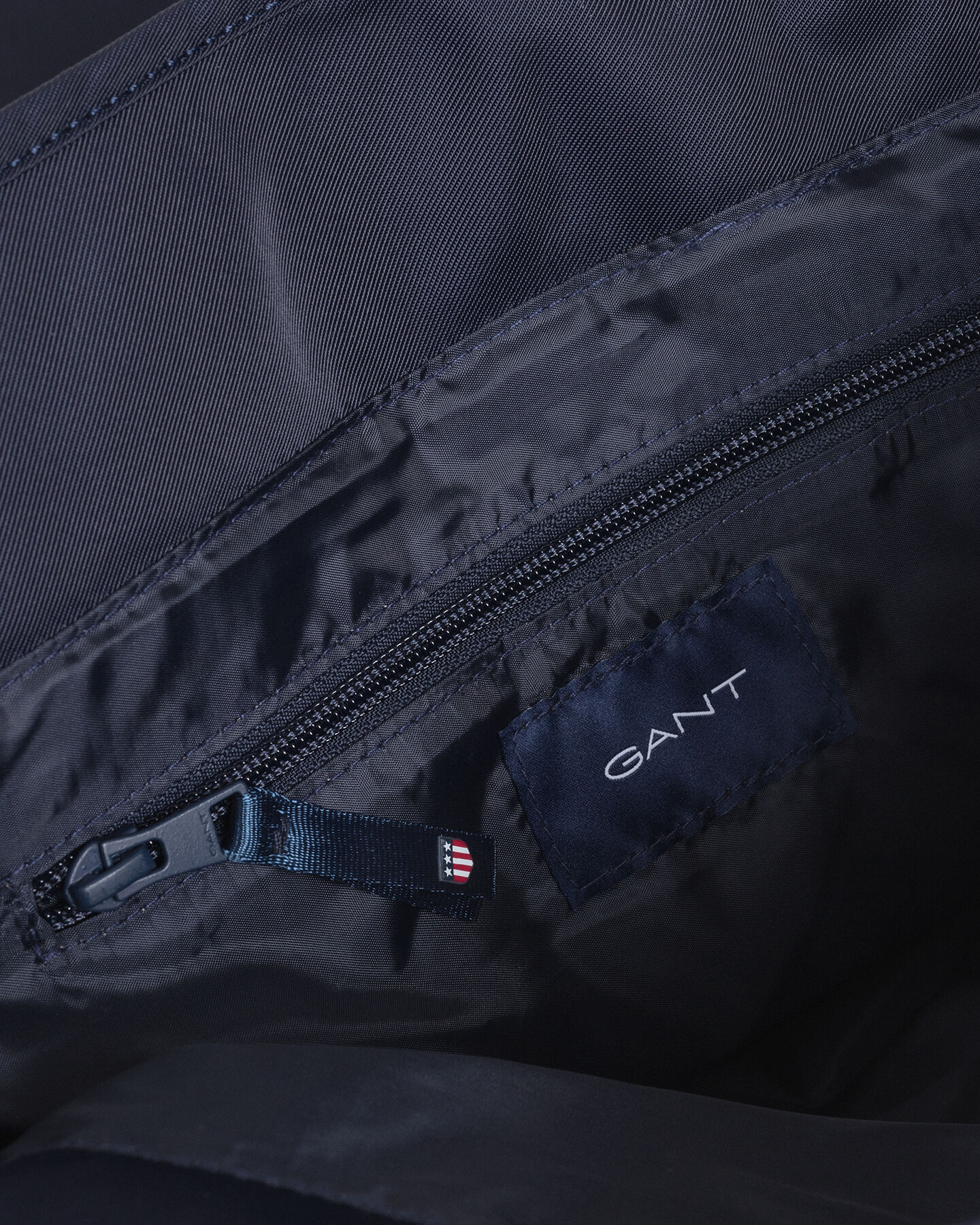 Retro Shield ‑lähettilaukku