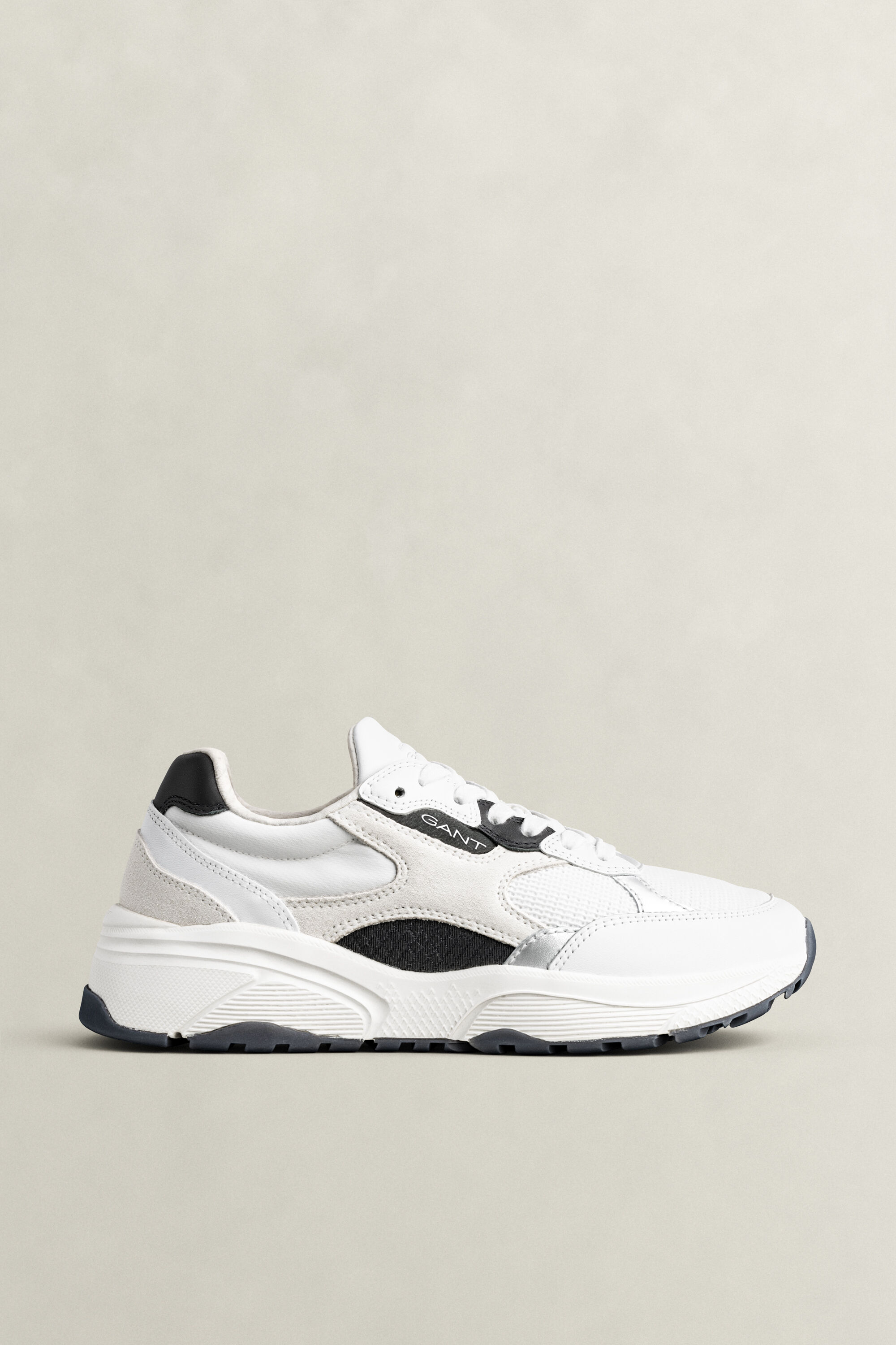 Newile-tennarit nahkaa ja nailonia