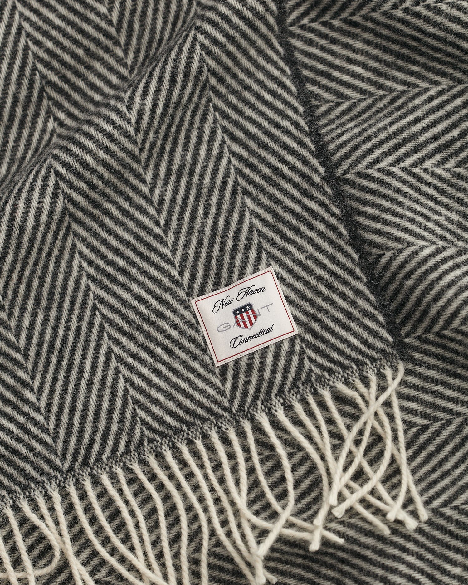 Kalanruotokuvioinen villainen torkkupeitto