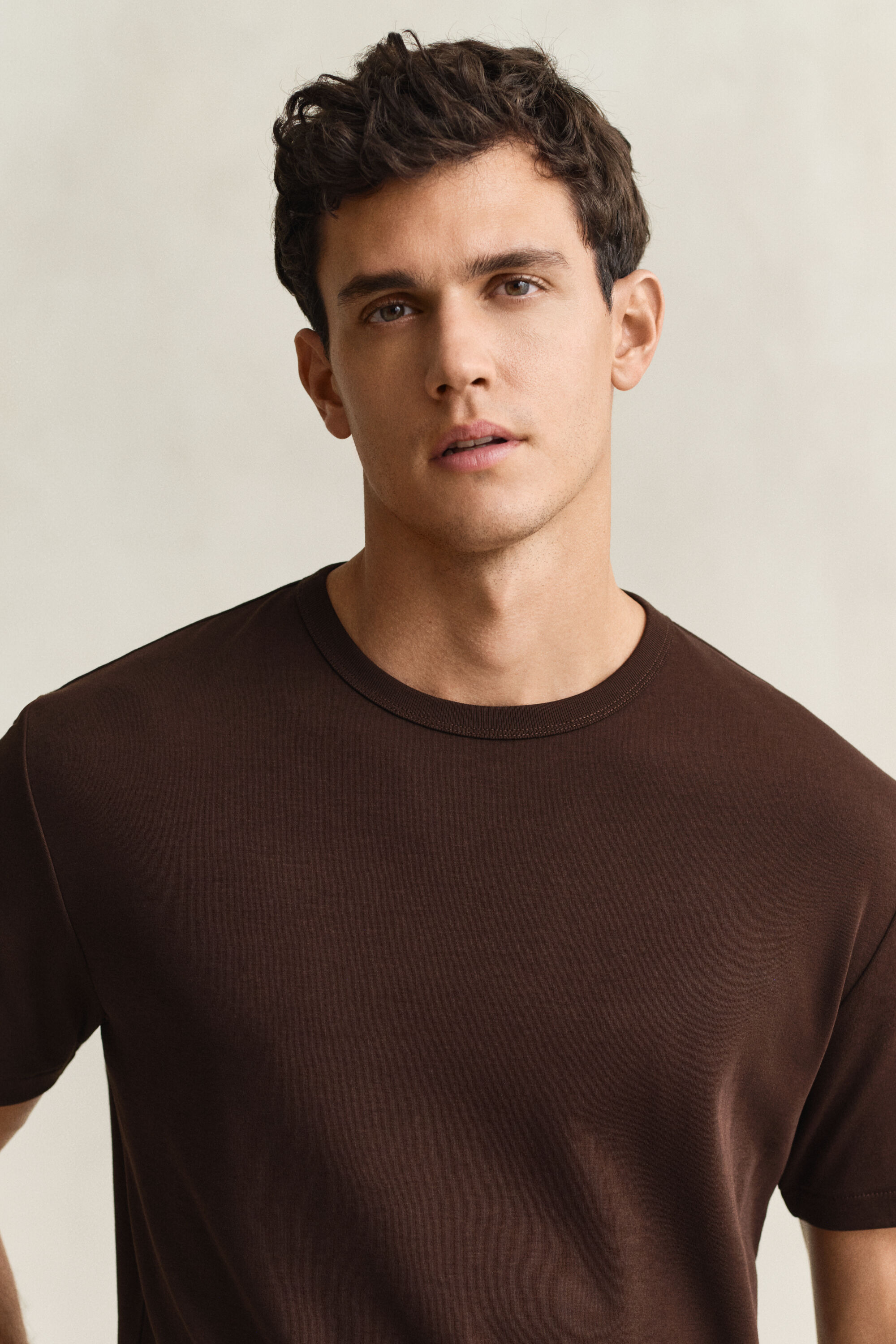 Collegeneulos-t‑paita