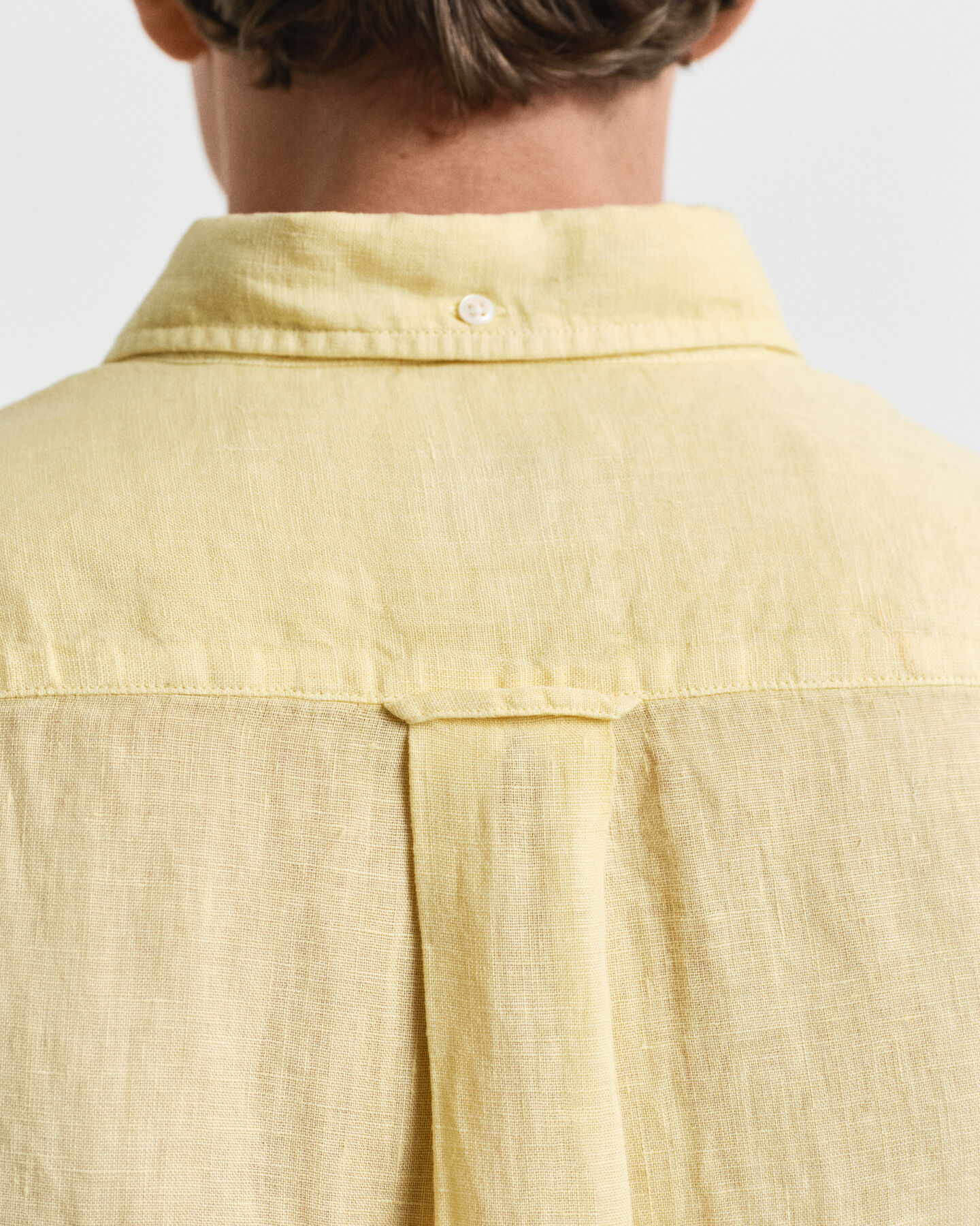 Regular fit ‑mitoitettu valmiina värjätty lyhythihainen pellavapaita