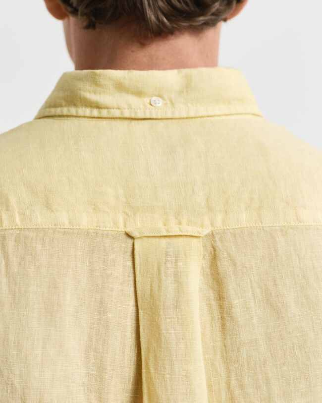 Regular fit ‑mitoitettu valmiina värjätty lyhythihainen pellavapaita