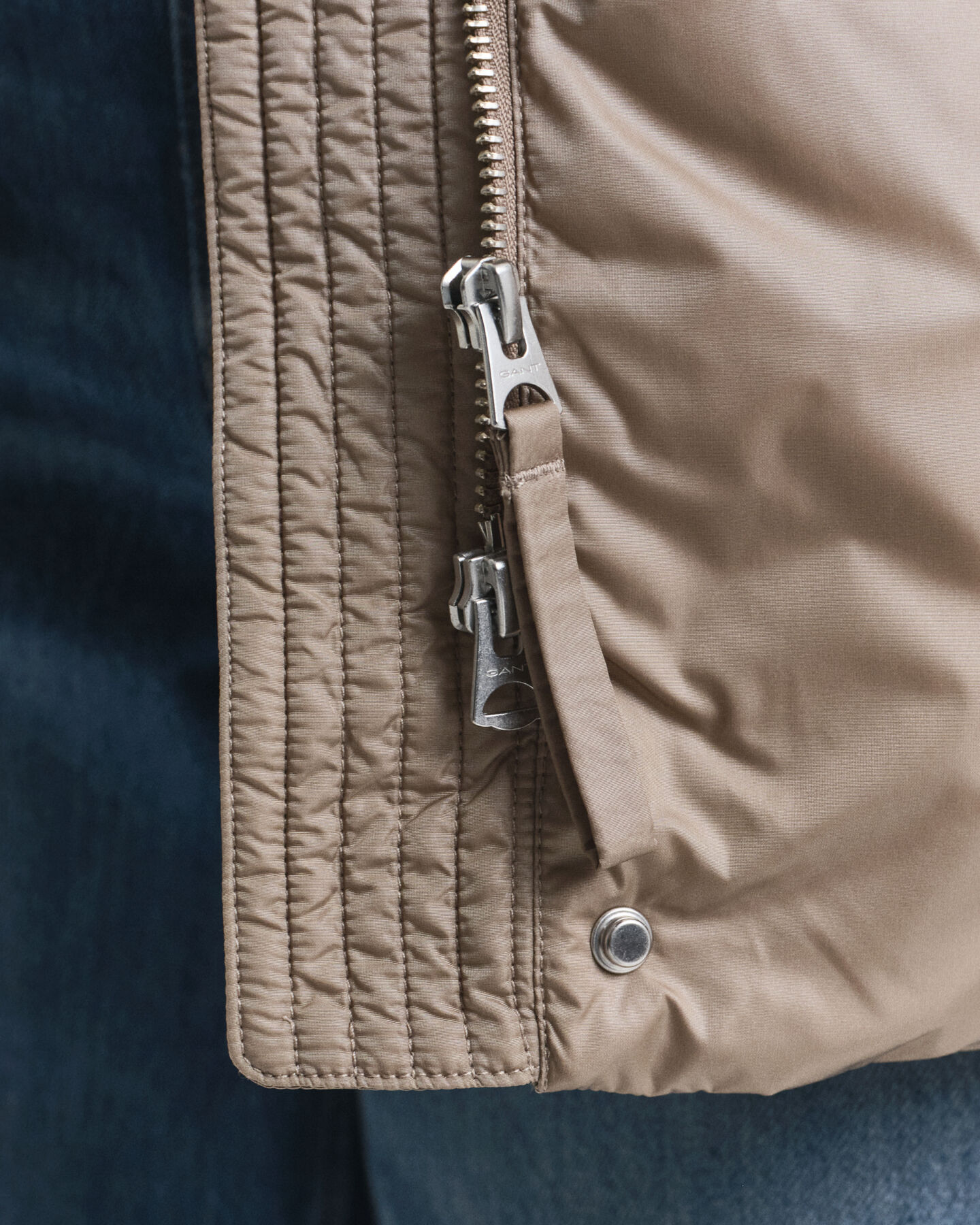 Relaxed fit ‑mitoitettu untuvatakki