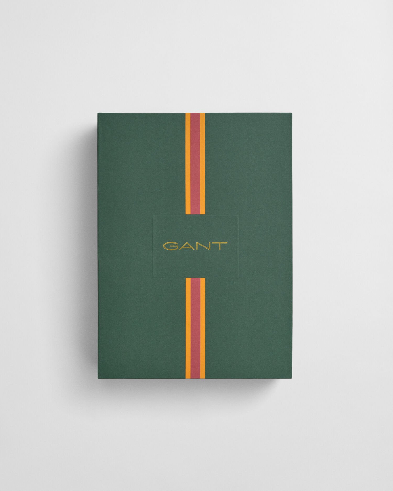 Shield-pipo ja -huivi lahjapakkauksessa