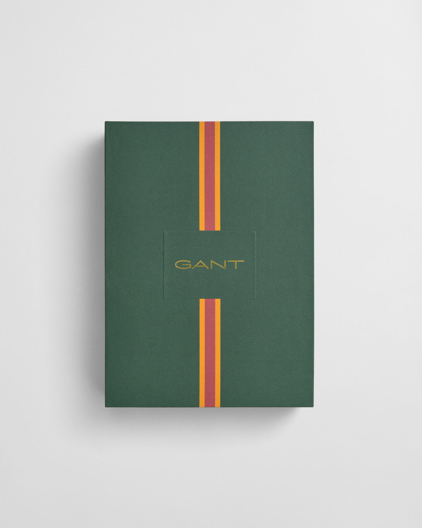 Shield-pipo ja -huivi lahjapakkauksessa