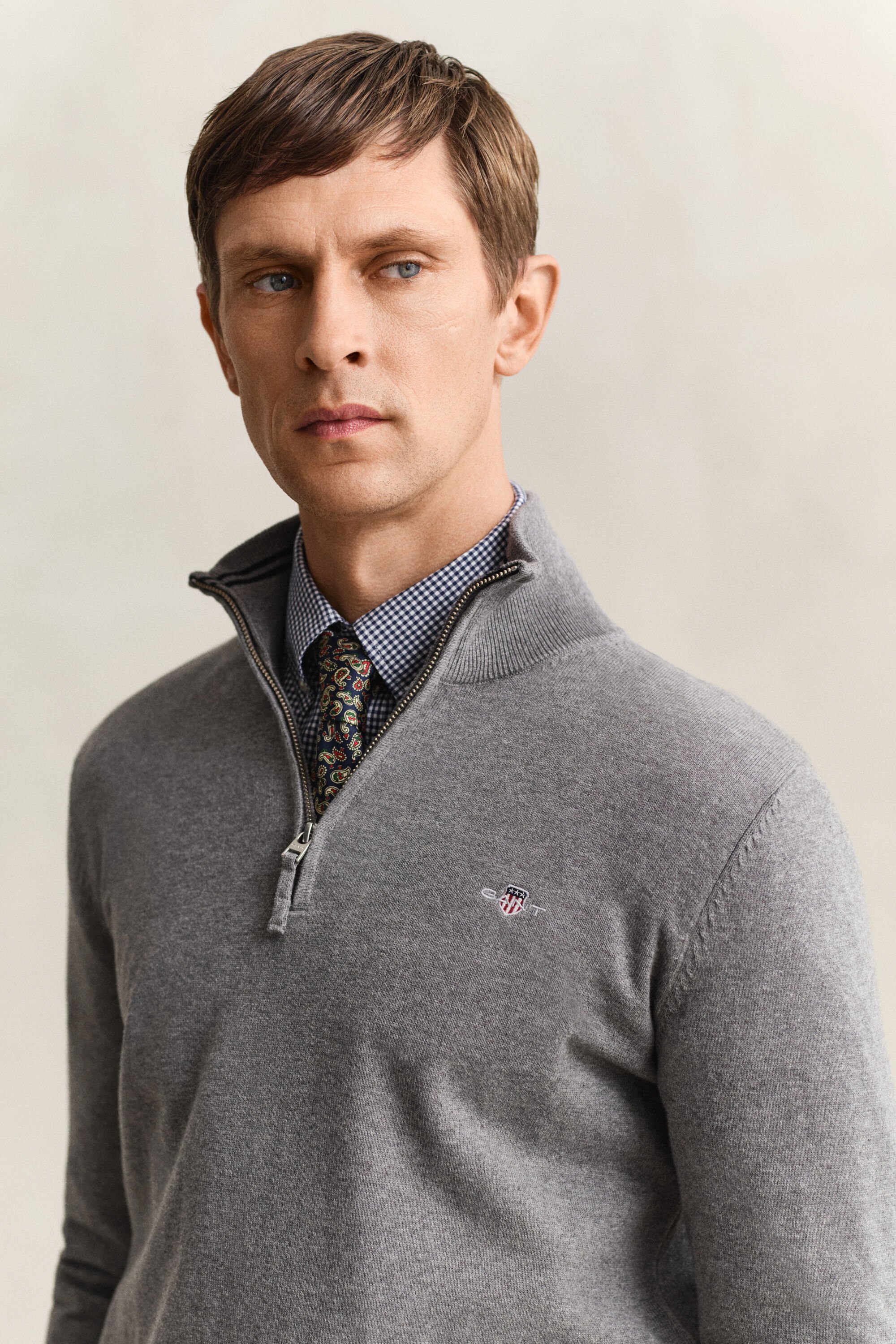 Klassinen puuvillaneulepusero puolivetoketjulla