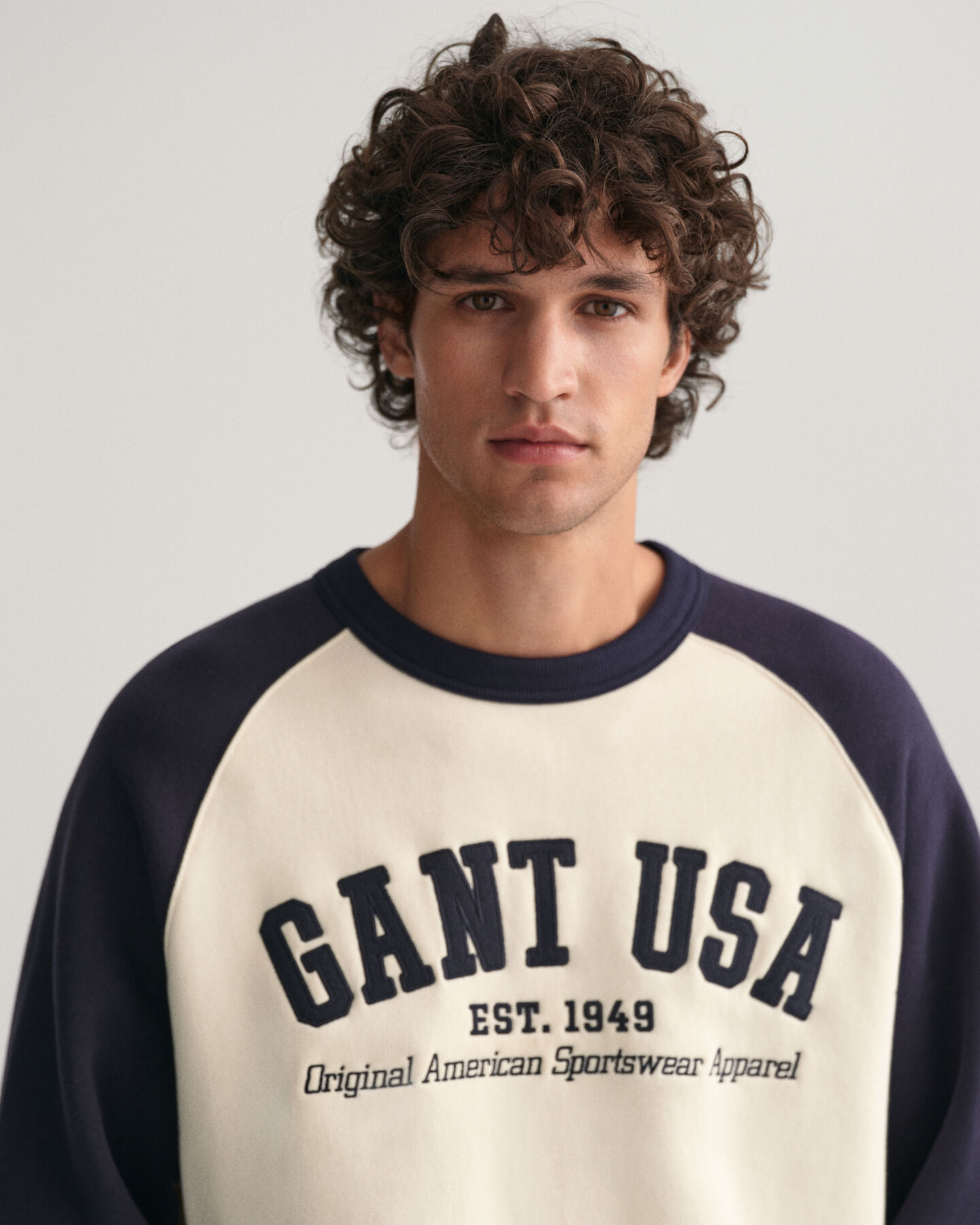 GANT USA ‑collegepaita, jossa py&ouml;re&auml; p&auml;&auml;ntie