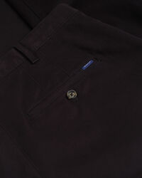 Huippumukavat slim fit ‑mitoitetut Hallden-chinot