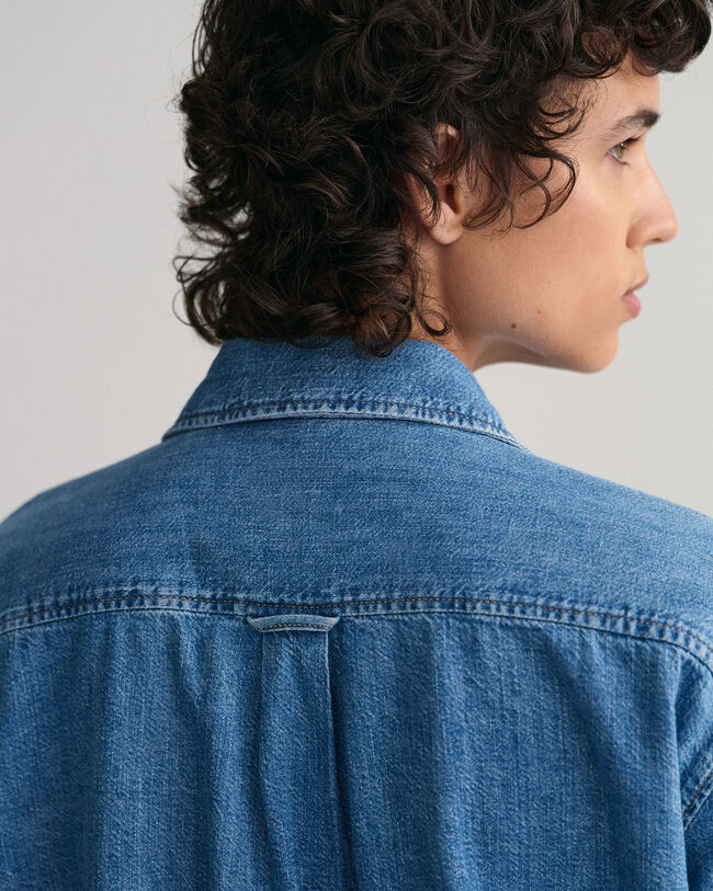 Relaxed fit ‑mitoitettu farkkupaita