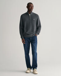 Kohopintainen puuvillaneulepusero, jossa vetoketjullinen p&auml;&auml;ntie