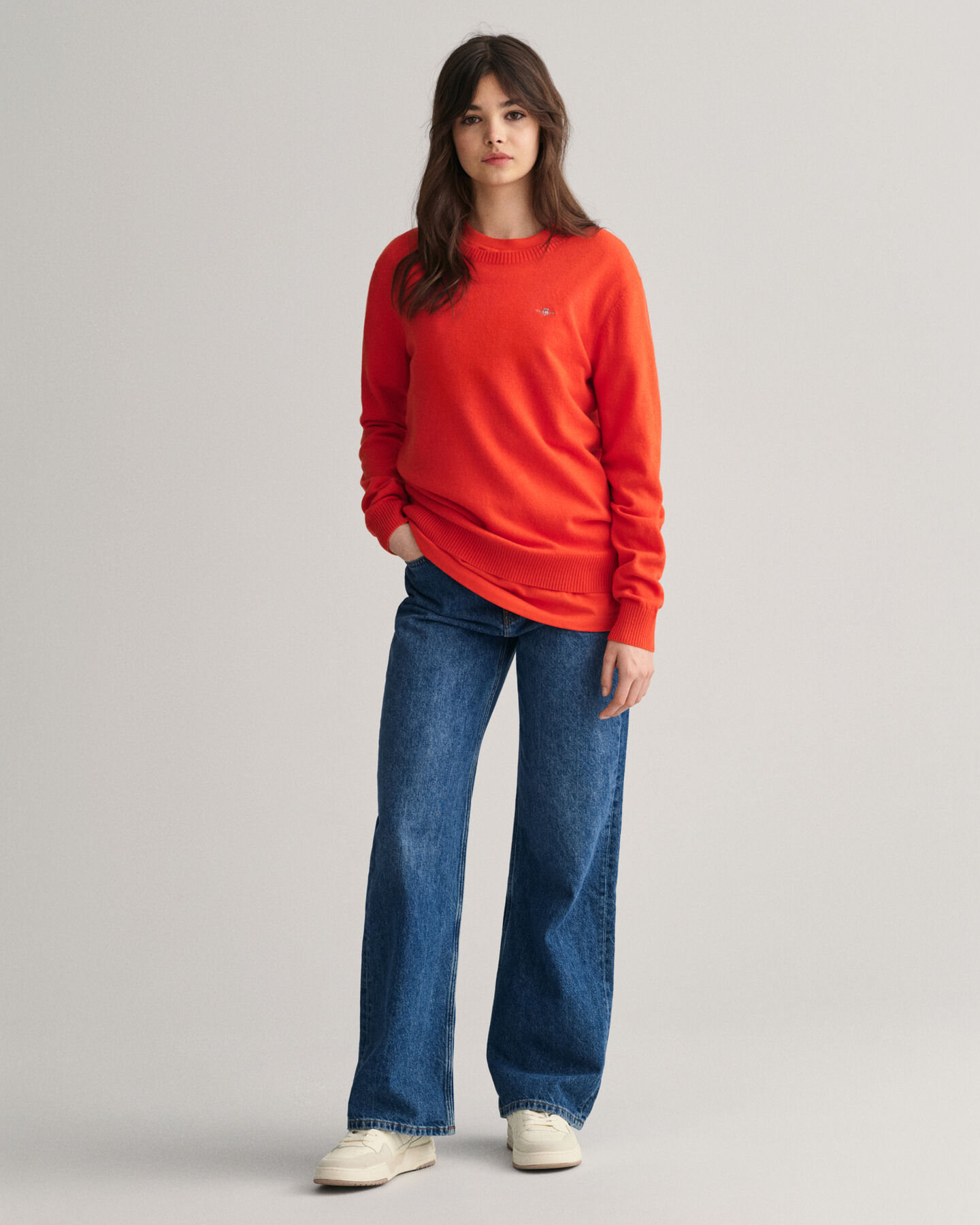 Teens-malliston Shield-lampaanvillaneule, jossa py&ouml;re&auml; p&auml;&auml;ntie