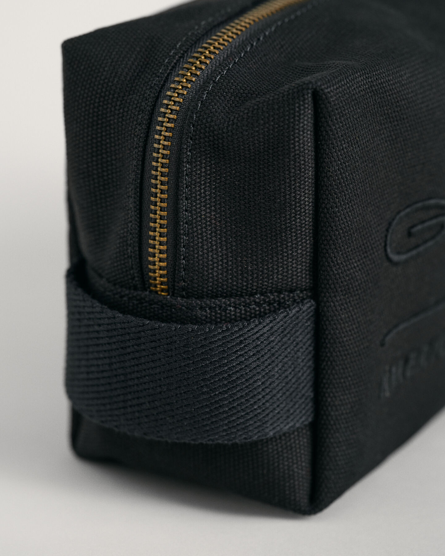 Tonal Shield ‑toilettilaukku