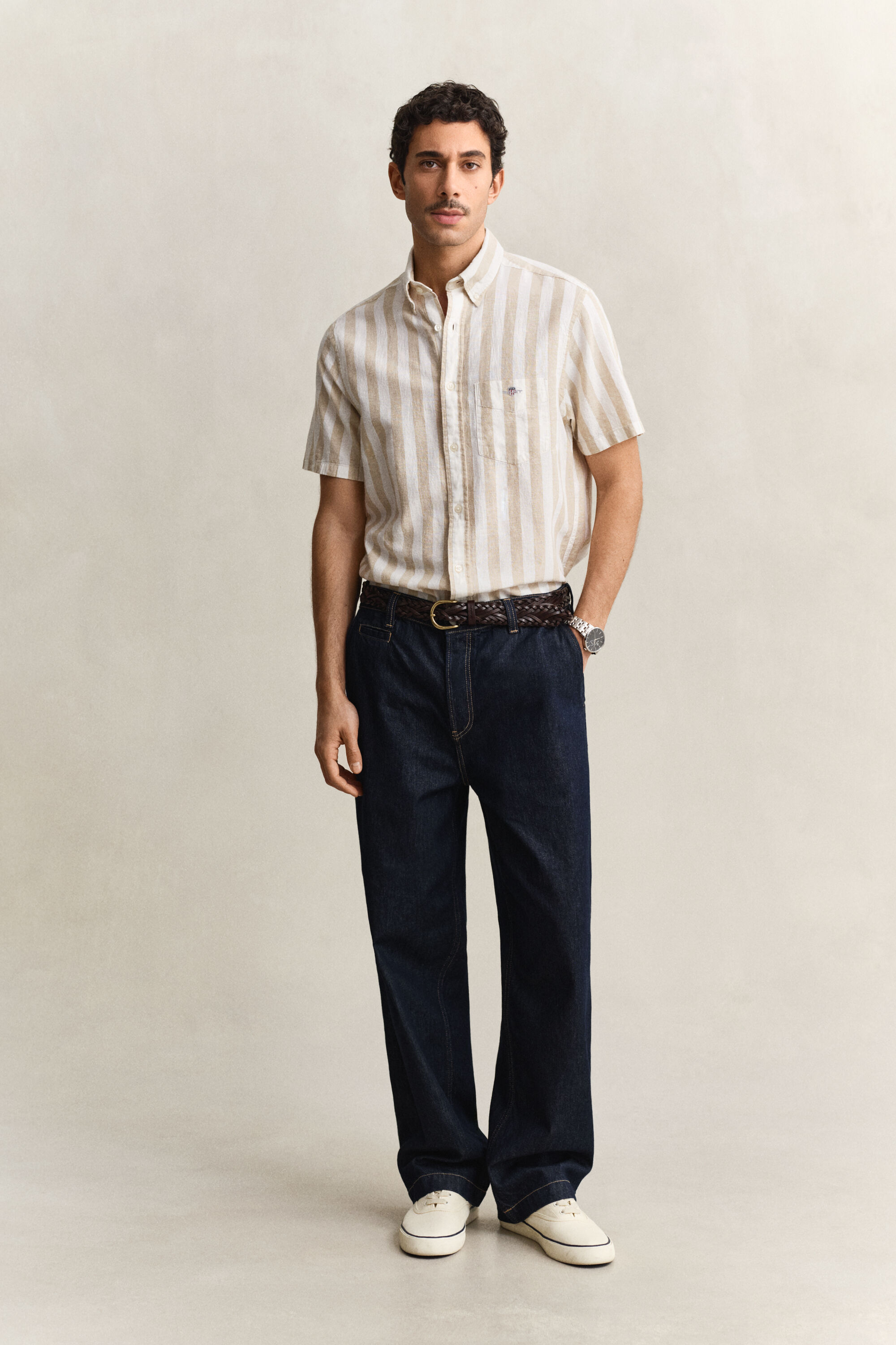 Lyhythihainen raidallinen pellavasekoitepaita