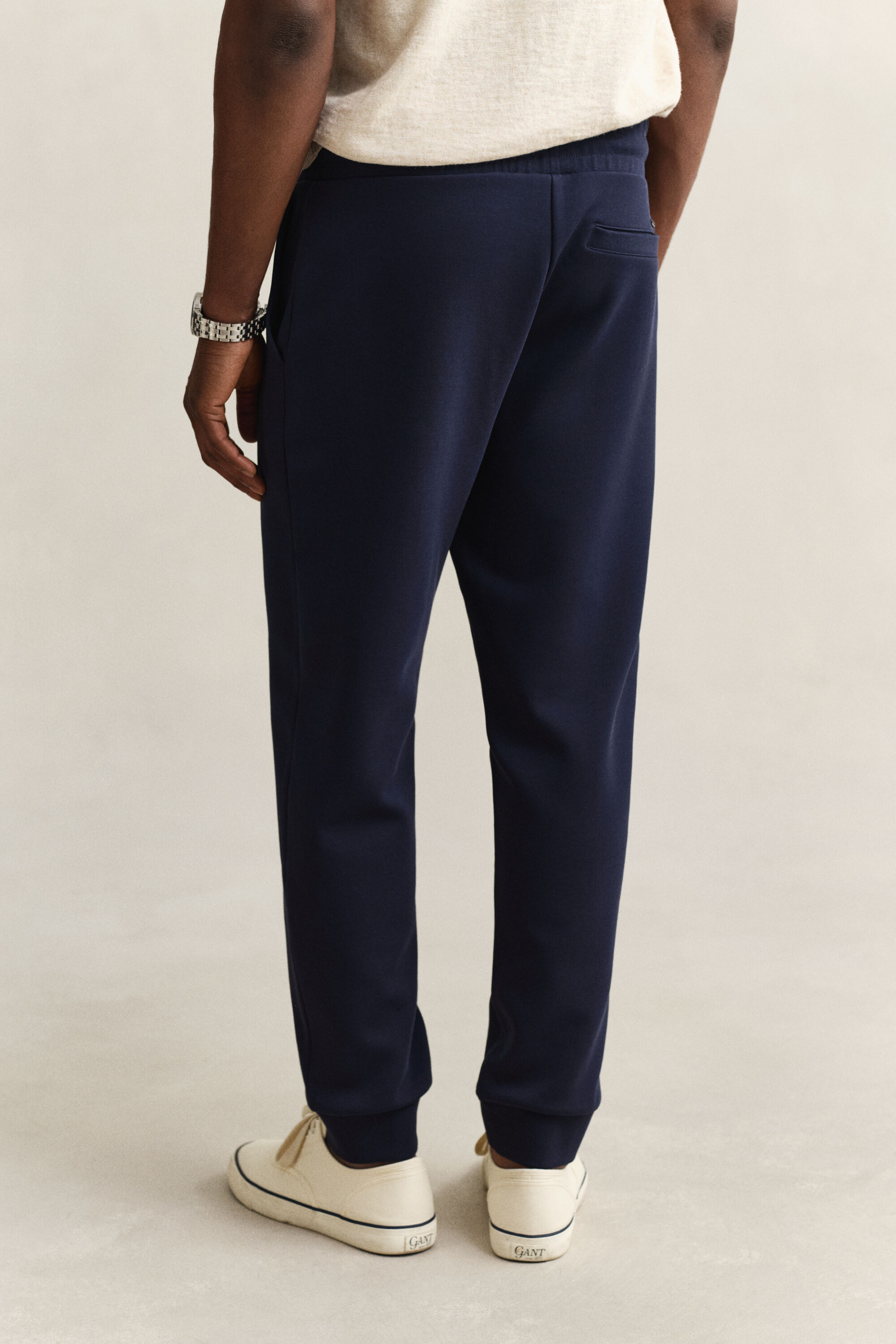 Collegehousut collegeneulosta