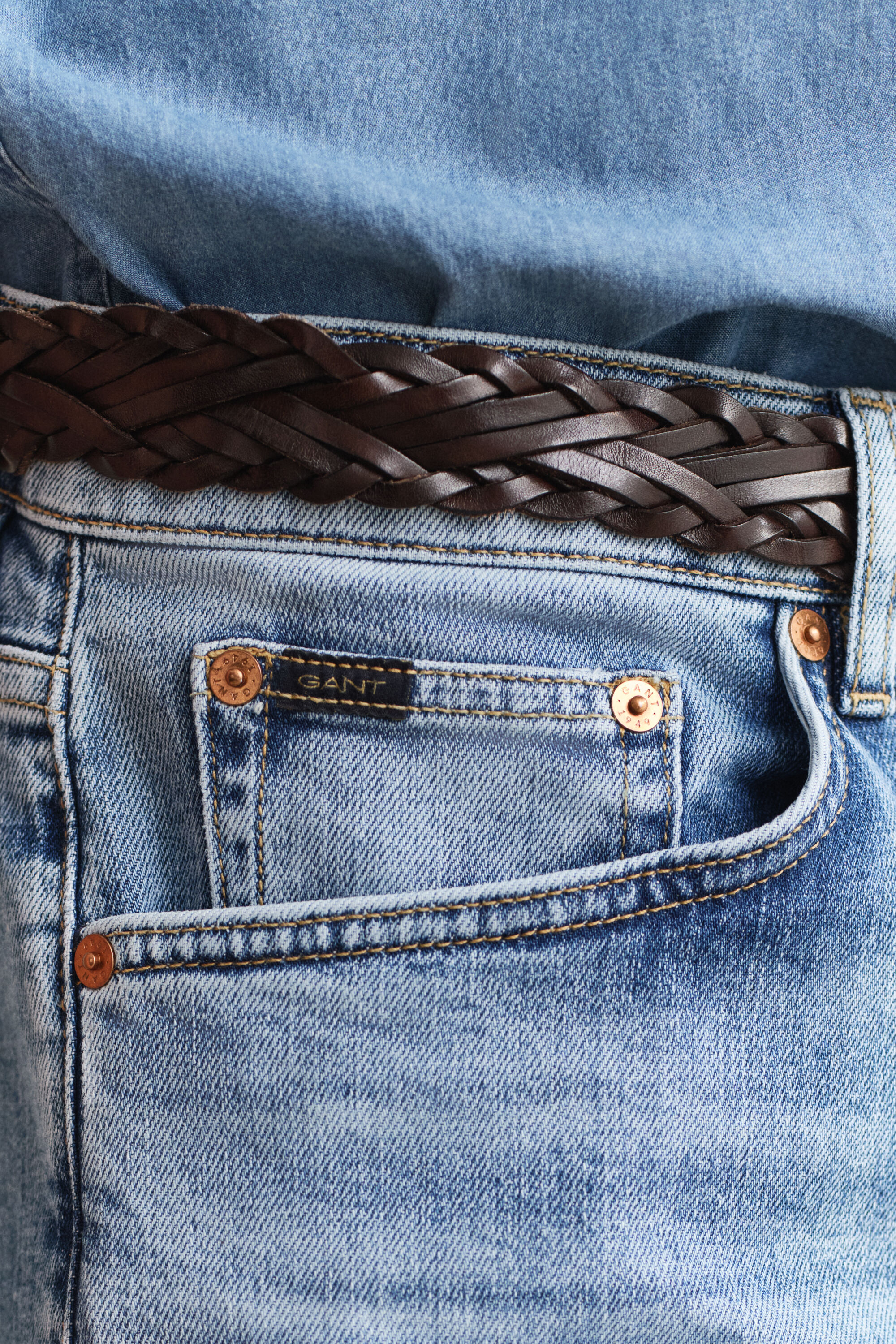 Regular fit ‑mitoitetut farkut