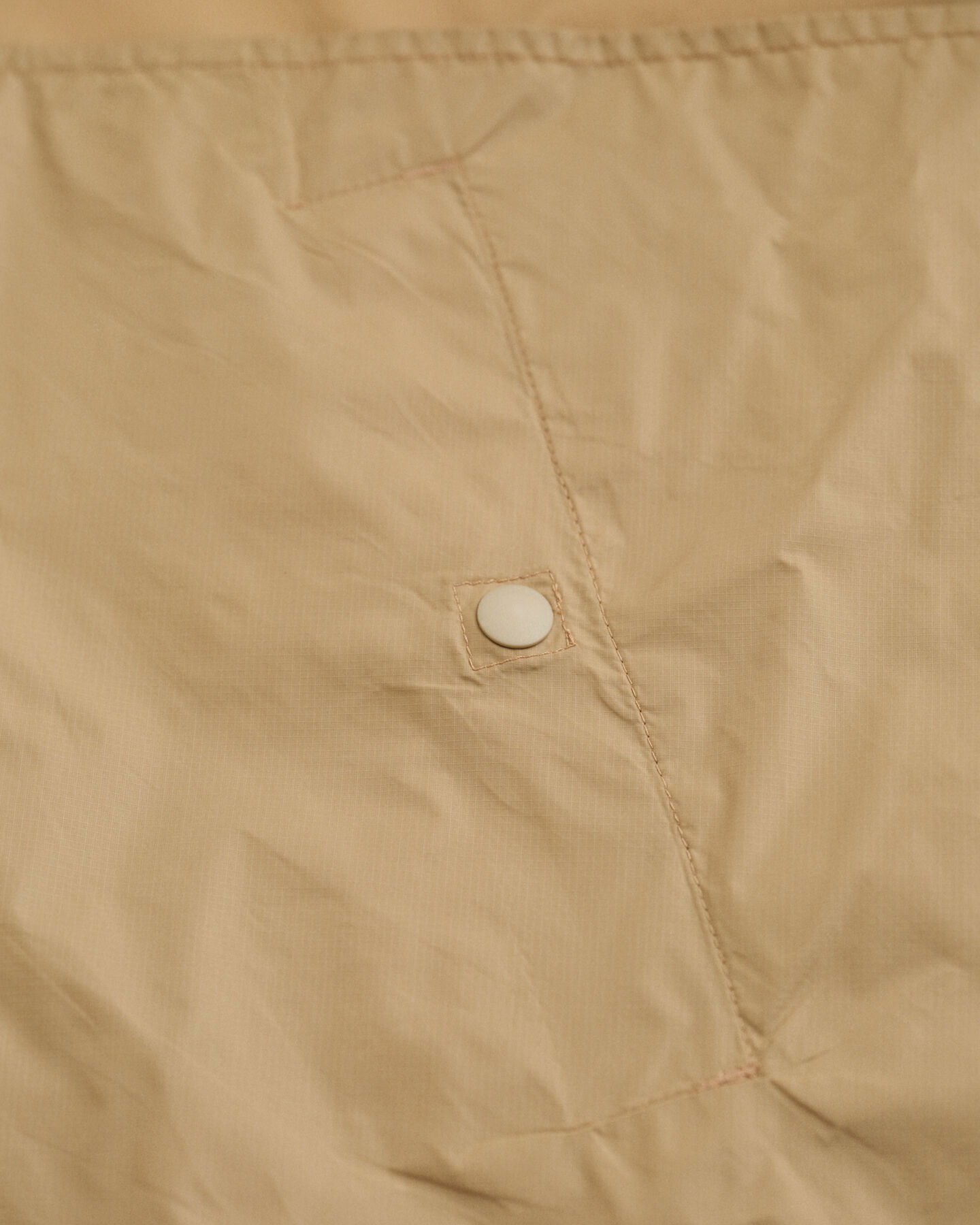 Kevyt pakattava tuulitakki