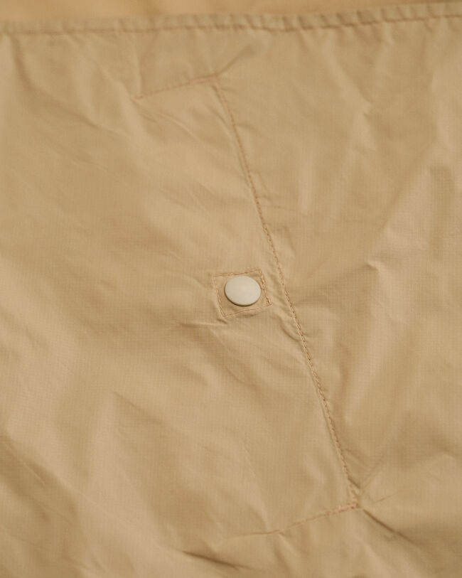 Kevyt pakattava tuulitakki