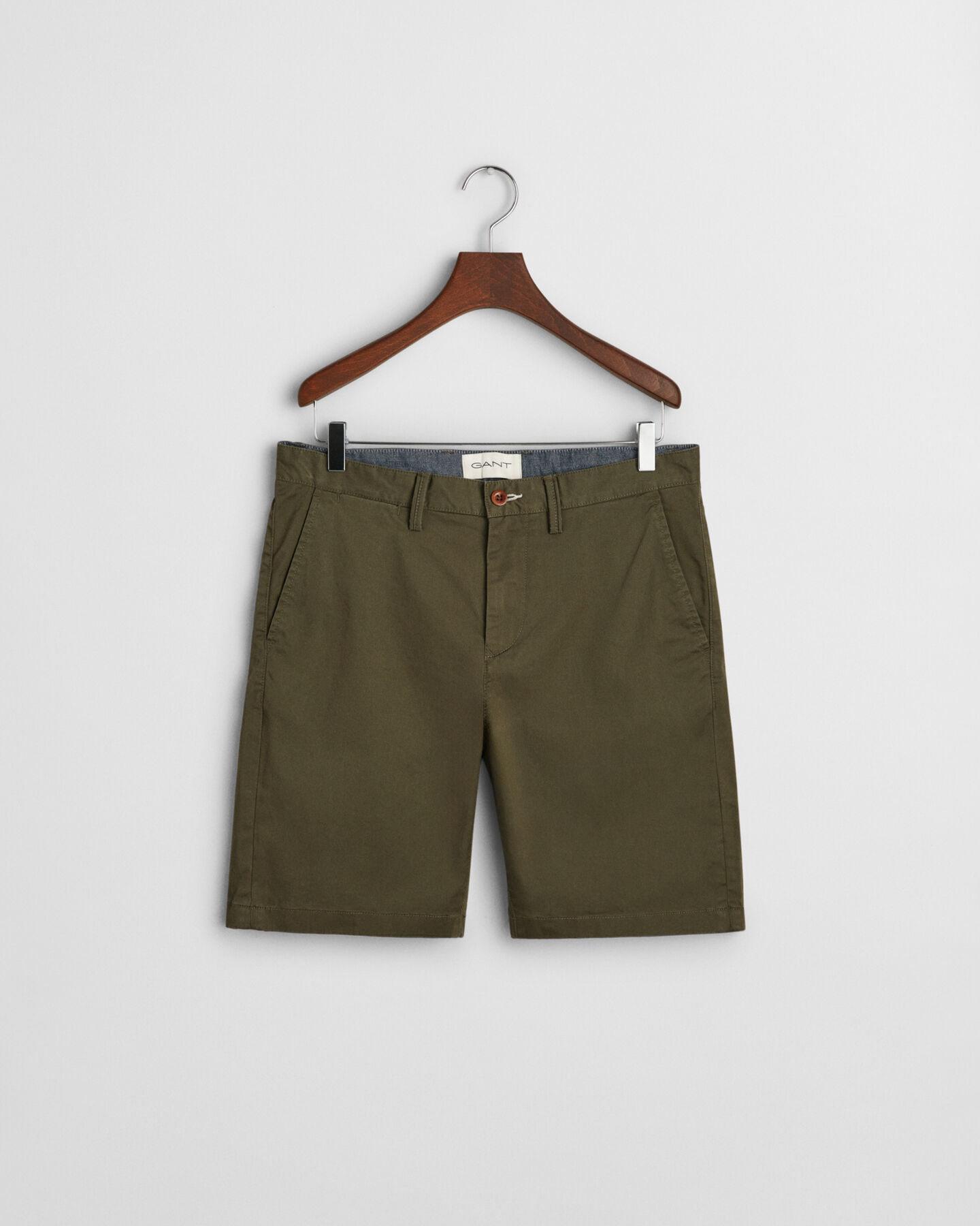 Slim&nbsp;fit ‑mitoitetut tvillishortsit